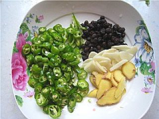 煎豆豉带鱼的做法步骤：2