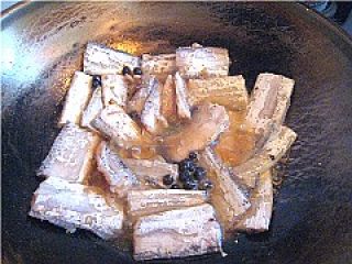 煎豆豉带鱼的做法步骤：2