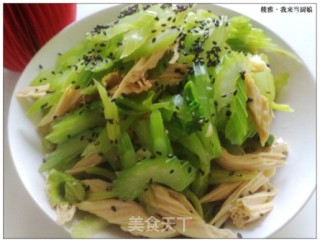 芹菜拌腐竹的做法步骤：2