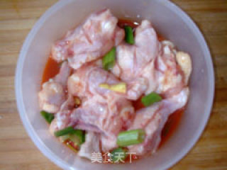 蜜汁鸡翅根的做法步骤：2