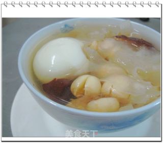 雪耳红枣莲子鸡蛋糖水的做法步骤：2