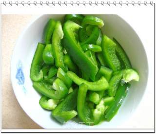 青椒回锅肉的做法步骤：2