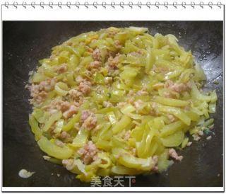 酸菜肉末的做法步骤：2