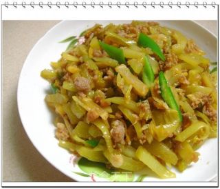 酸菜肉末的做法步骤：2