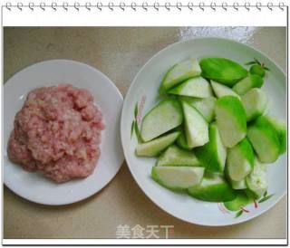 丝瓜肉丸汤的做法步骤：2