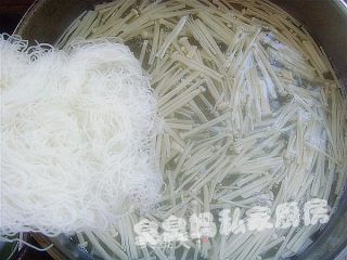 金针肥牛的做法步骤：2
