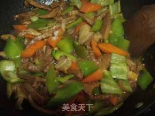 彩蔬酱烧猪柳的做法步骤：4