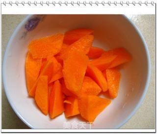 土茯苓茨实薏米煲瘦肉的做法步骤：2