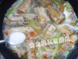 浓汤带鱼的做法步骤：2