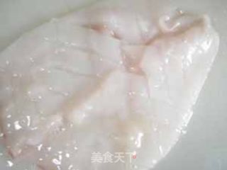 西兰花炒鱿鱼的做法步骤：2