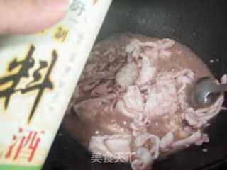 西兰花炒鱿鱼的做法步骤：2
