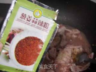 西兰花炒鱿鱼的做法步骤：2
