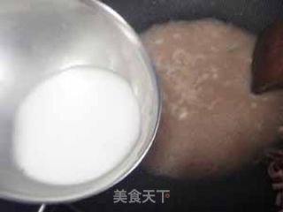 西兰花炒鱿鱼的做法步骤：2