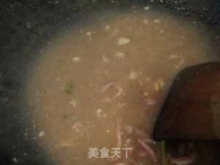 西兰花炒鱿鱼的做法步骤：2