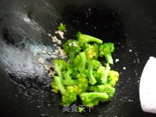 洋葱鸡丝西兰花的做法步骤：2