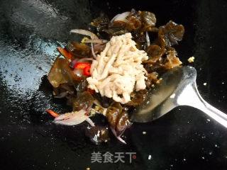 洋葱鸡丝西兰花的做法步骤：2