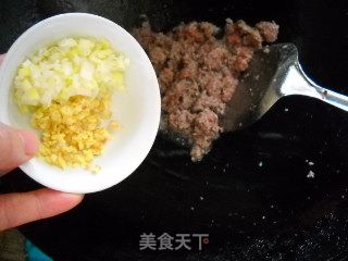 彩色牛肉馅蒸饺的做法步骤：2