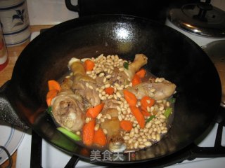 黄豆焖鸡腿的做法步骤：2