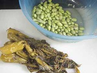 咸菜炒毛豆的做法步骤：2