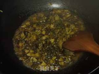 咸菜炒毛豆的做法步骤：2