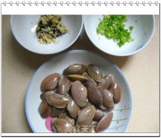 蒜蓉炒花甲的做法步骤：2