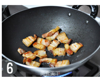 土豆焖五花肉的做法步骤：2