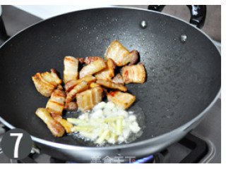 土豆焖五花肉的做法步骤：2