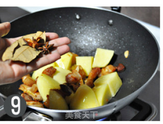 土豆焖五花肉的做法步骤：2