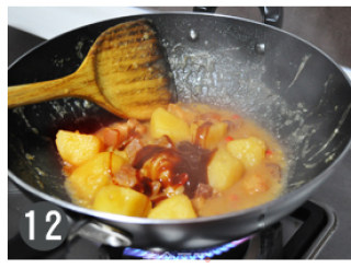 土豆焖五花肉的做法步骤：2