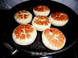 改为煎方法—馒头配方【烙豆沙饼】的做法步骤：3