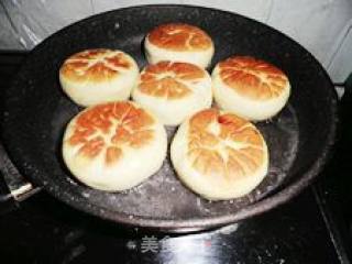 改为煎方法—馒头配方【烙豆沙饼】的做法步骤：3