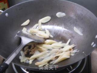 子姜炒鸭肉的做法步骤：2