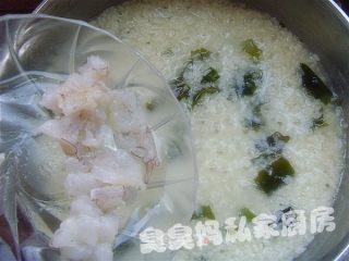 虾仁海木耳焖饭的做法步骤：2