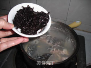 都市快捷简单营养靓汤——紫菜鱼头汤的做法步骤：5