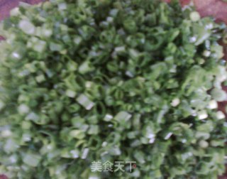 美味猪油葱花油饼的做法步骤：2