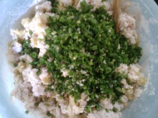 美味猪油葱花油饼的做法步骤：2