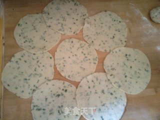 美味猪油葱花油饼的做法步骤：2