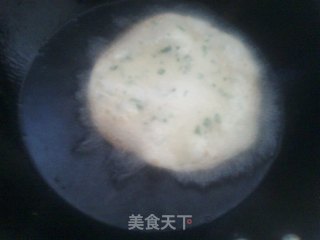 美味猪油葱花油饼的做法步骤：2