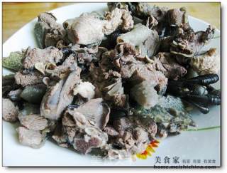 花菇苦瓜乌鸡汤的做法步骤：2