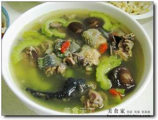 花菇苦瓜乌鸡汤的做法步骤：2