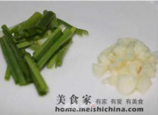 泡菜虾仁的做法步骤：3