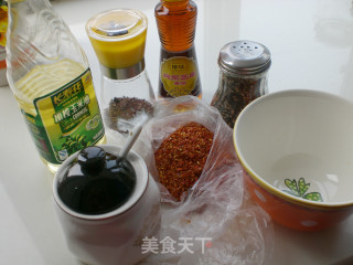 无辣不欢——自制麻香辣椒油的做法步骤：4