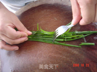 粤式蒸鲈鱼的做法步骤：2