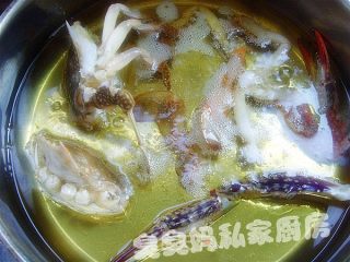 避风塘炒蟹的做法步骤：2