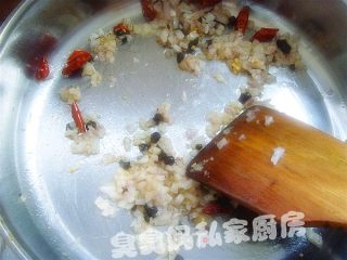 避风塘炒蟹的做法步骤：2