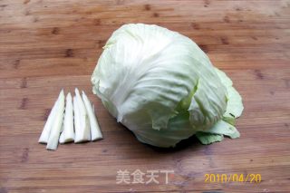 《酸辣两心依》又名《酸辣萝卜包心菜》的做法步骤：6
