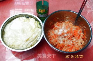 《酸辣两心依》又名《酸辣萝卜包心菜》的做法步骤：6