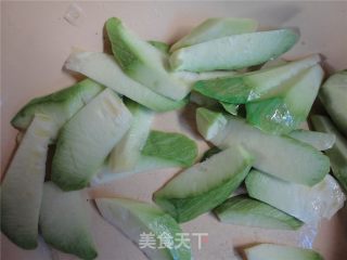 嫩倭瓜烧豆丹的做法步骤：2
