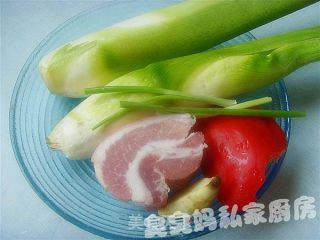 茭白肉丝的做法步骤：2