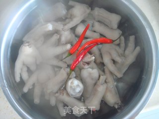 白云凤爪的做法步骤：2
